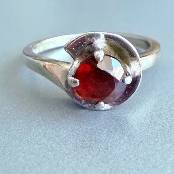 10K White Gold Mid Century Modern .92 CT Garnet...